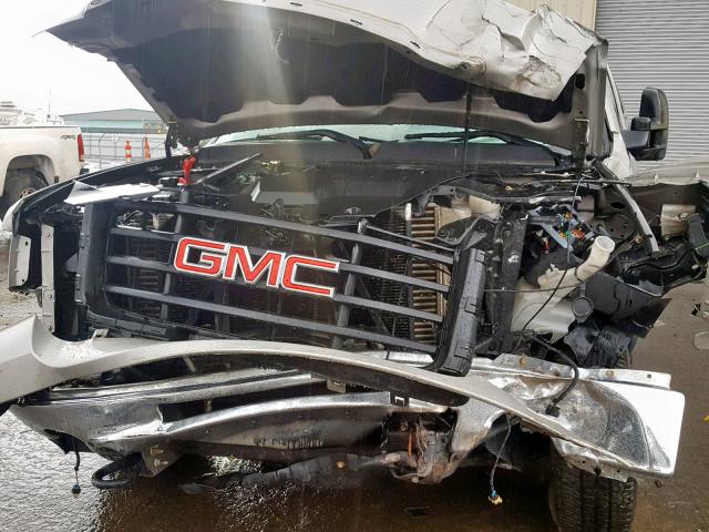 1GTHK79659E142163 - 2009 GMC SIERRA K35 SILVER photo 9