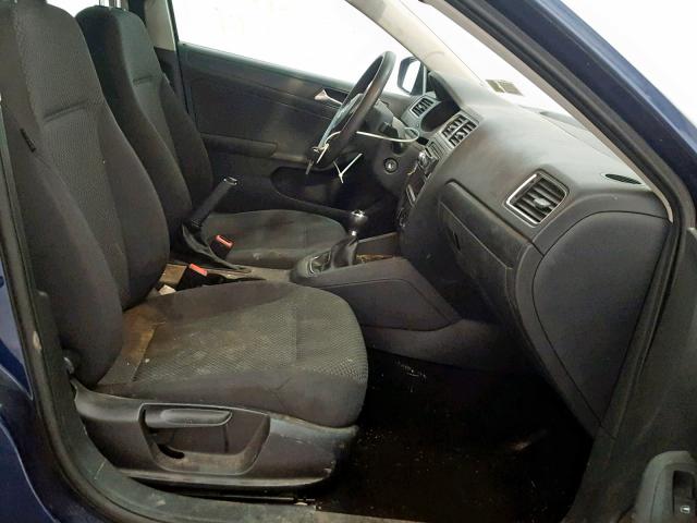 3VW1K7AJ2BM098041 - 2011 VOLKSWAGEN JETTA BASE BLUE photo 5