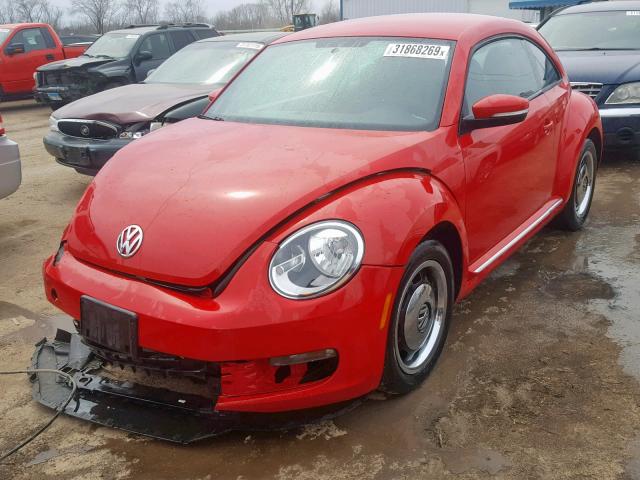 3VWJP7AT6CM608900 - 2012 VOLKSWAGEN BEETLE RED photo 2