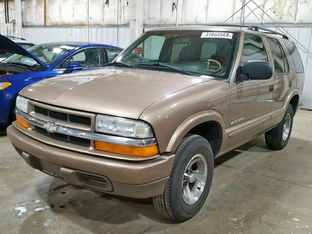 1GNCS13W02K220038 - 2002 CHEVROLET BLAZER TAN photo 2