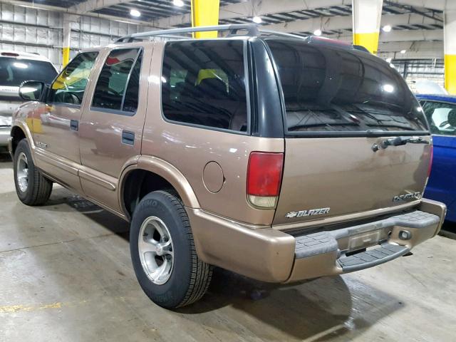 1GNCS13W02K220038 - 2002 CHEVROLET BLAZER TAN photo 3