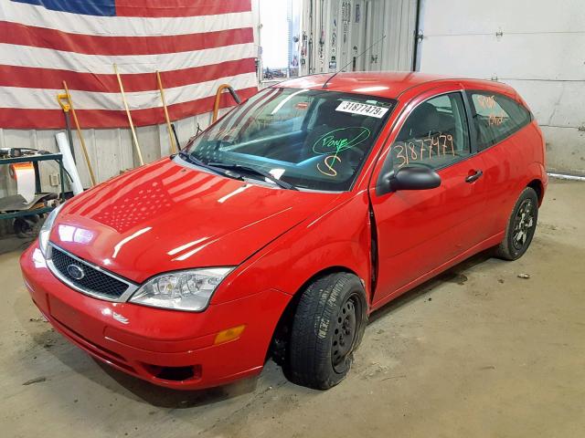 1FAFP31N07W255990 - 2007 FORD FOCUS ZX3 RED photo 2