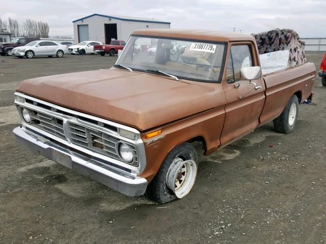 F10ARR40419 - 1973 FORD F100 BROWN photo 2