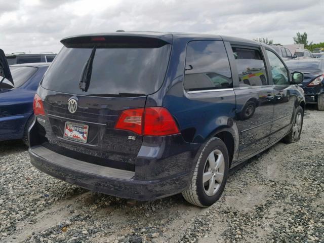 2V4RW3D18AR168783 - 2010 VOLKSWAGEN ROUTAN SE BLUE photo 4