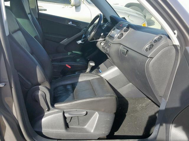 WVGBV75N39W000975 - 2009 VOLKSWAGEN TIGUAN SE GRAY photo 5