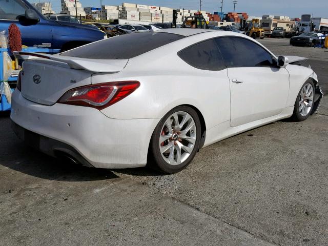 KMHHU6KJXFU121745 - 2015 HYUNDAI GENESIS CO WHITE photo 4