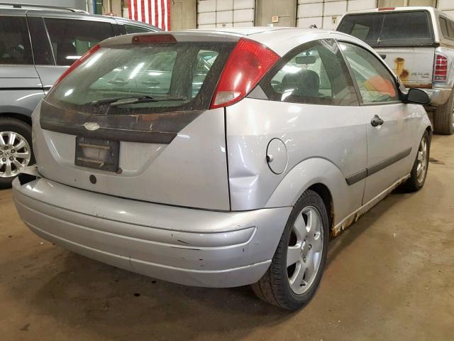 3FAFP31391R175533 - 2001 FORD FOCUS ZX3 SILVER photo 4