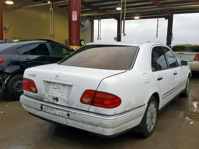 WDBJF55F2VA365468 - 1997 MERCEDES-BENZ E 320 WHITE photo 4