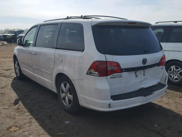 2V8HW34169R500483 - 2009 VOLKSWAGEN ROUTAN SE WHITE photo 3