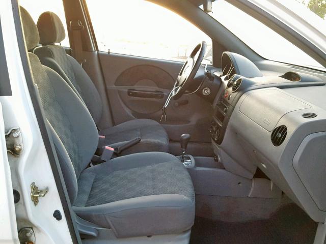 KL1TD52685B448795 - 2005 CHEVROLET AVEO BASE Ақ фото 5