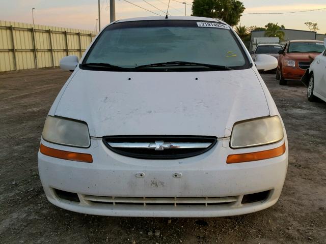 KL1TD52685B448795 - 2005 CHEVROLET AVEO BASE Ақ фото 9