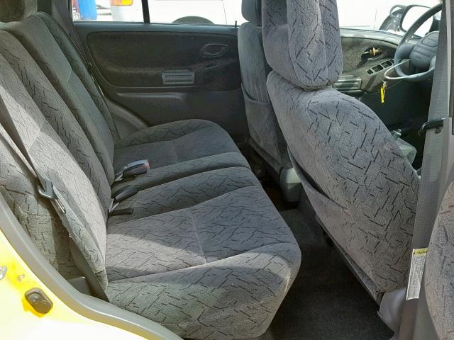 2CNBJ734X26948991 - 2002 CHEVROLET TRACKER ZR YELLOW photo 6