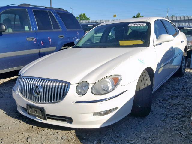 2G4WD582681252915 - 2008 BUICK LACROSSE C WHITE photo 2