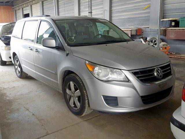 2V4RW3DG7BR670092 - 2011 VOLKSWAGEN ROUTAN SE SILVER photo 1