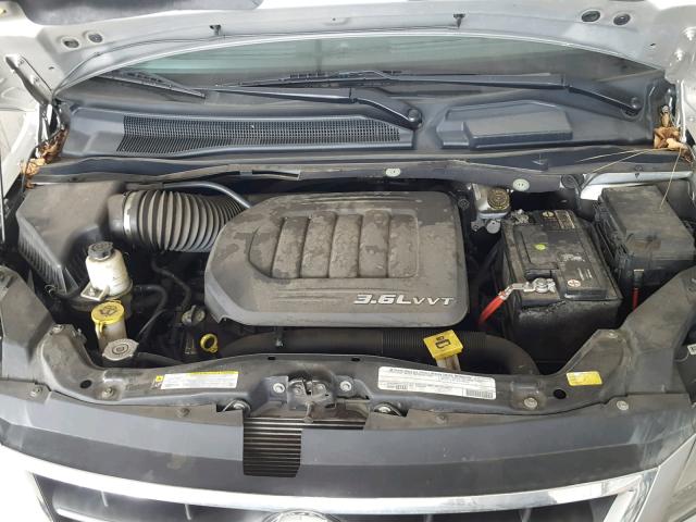 2V4RW3DG7BR670092 - 2011 VOLKSWAGEN ROUTAN SE SILVER photo 7