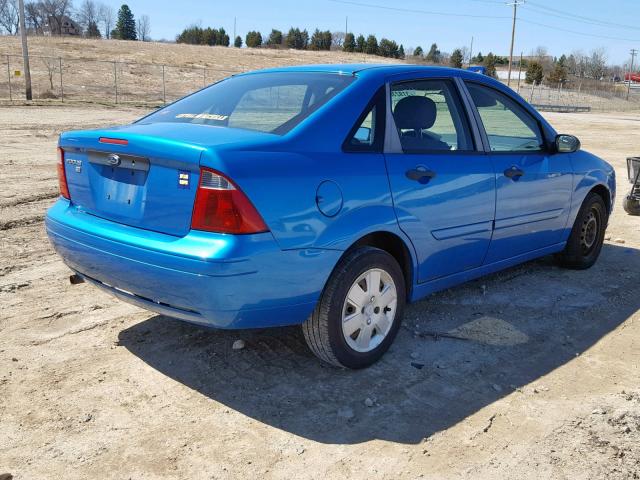 1FAHP34N67W342782 - 2007 FORD FOCUS ZX4 BLUE photo 4