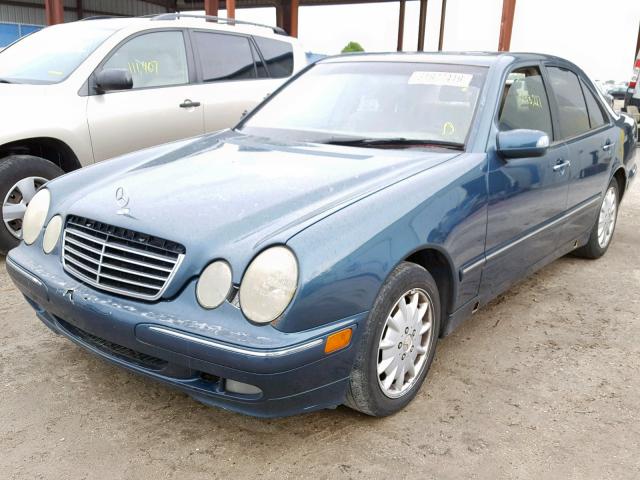 WDBJF65J3YB133857 - 2000 MERCEDES-BENZ E 320 GREEN photo 2