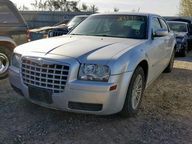 2C3LA43R28H141904 - 2008 CHRYSLER 300 LX SILVER photo 2