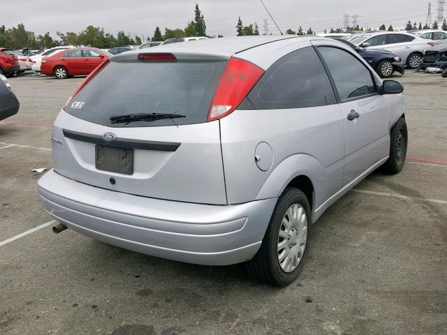 1FAFP31N67W339053 - 2007 FORD FOCUS ZX3 SILVER photo 4