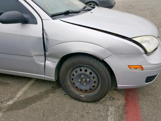 1FAFP31N67W339053 - 2007 FORD FOCUS ZX3 SILVER photo 9