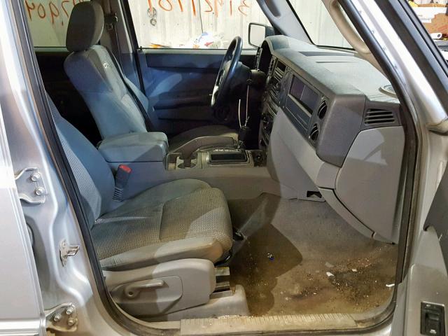 1J8HG48K66C260768 - 2006 JEEP COMMANDER SILVER photo 5