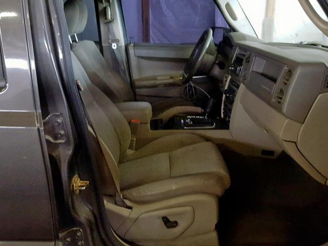 1J8HG48NX6C188984 - 2006 JEEP COMMANDER CHARCOAL photo 5