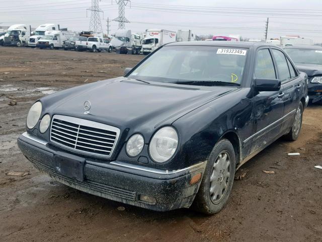 WDBJF65F6WA710394 - 1998 MERCEDES-BENZ E 320 BLACK photo 2