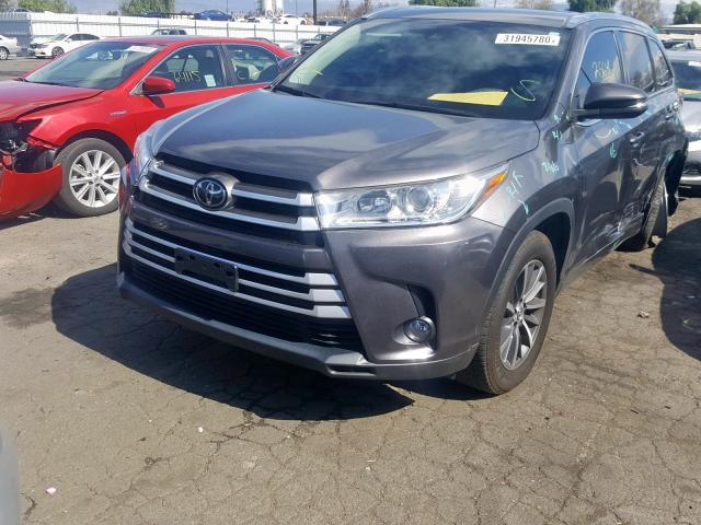 5TDKZRFH7JS257462 - 2018 TOYOTA HIGHLANDER SE  photo 2