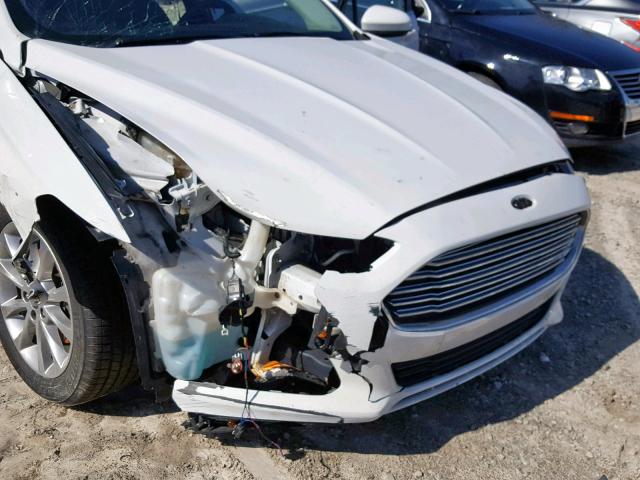 3FA6P0G71FR215524 - 2015 FORD FUSION S WHITE photo 9