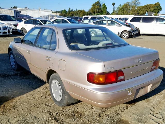 4T1BG12K5TU794298 - 1996 TOYOTA CAMRY DX BEIGE photo 3