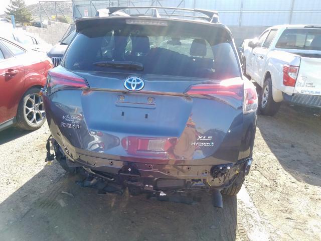 JTMRJREV8JD251615 - 2018 TOYOTA RAV4 HV LE  photo 9