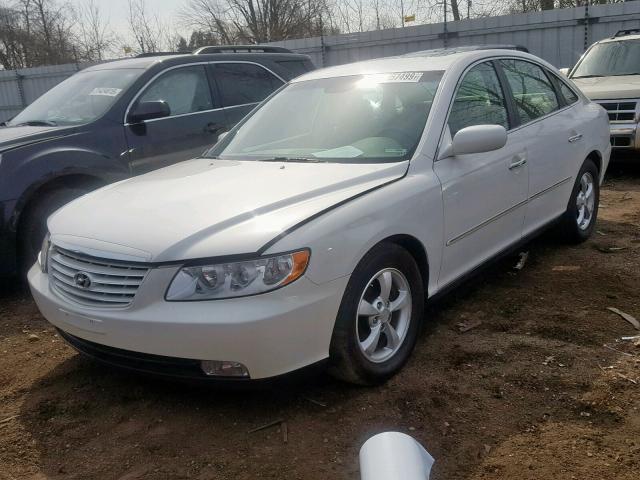 KMHFC46F17A184823 - 2007 HYUNDAI AZERA SE WHITE photo 2