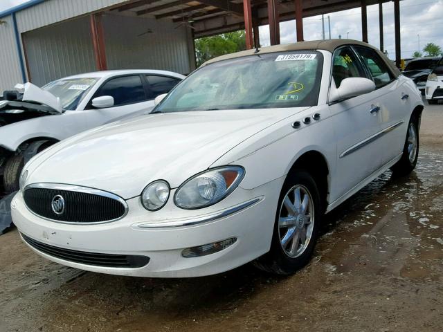 2G4WD562251312820 - 2005 BUICK LACROSSE C WHITE photo 2