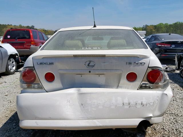 JTHBD192020055024 - 2002 LEXUS IS 300 WHITE photo 9