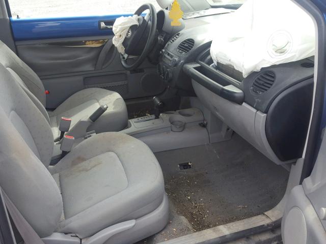 3VWBC21C5XM453894 - 1999 VOLKSWAGEN NEW BEETLE ლურჯი ფოტო 5