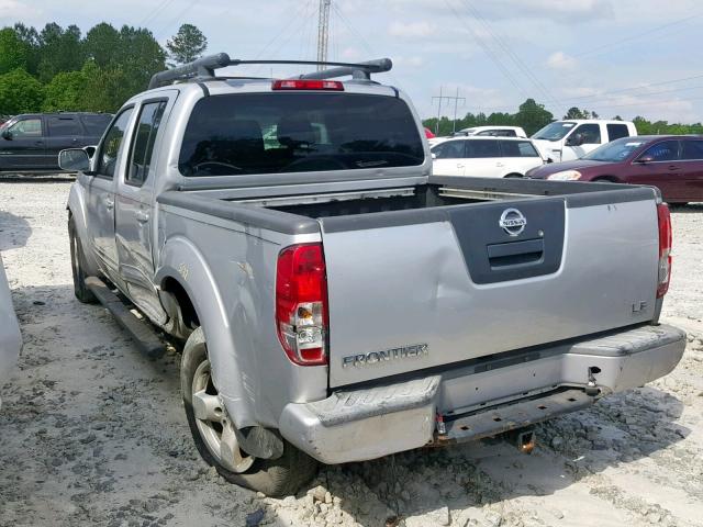 1N6AD07U97C401649 - 2007 NISSAN FRONTIER C SILVER photo 3