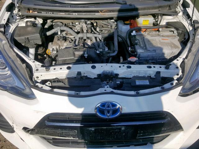 JTDKDTB3XG1136629 - 2016 TOYOTA PRIUS C WHITE photo 7