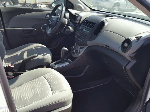 1G1JA6SH3D4190407 - 2013 CHEVROLET SONIC LS 白色 照片 5