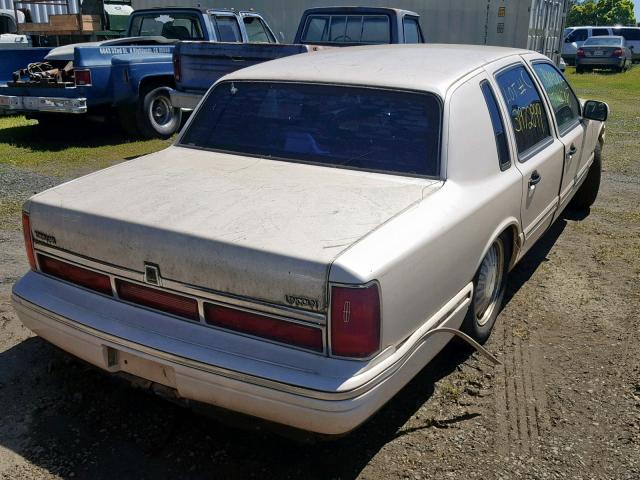 1LNLM83W1VY685727 - 1997 LINCOLN TOWN CAR C WHITE photo 4