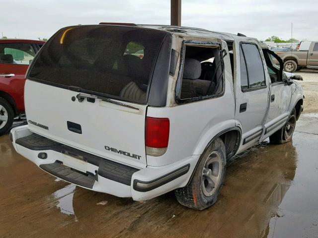 1GNCS13WXX2245181 - 1999 CHEVROLET BLAZER WHITE photo 4