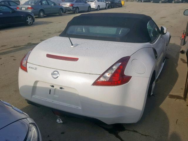 JN1AZ4FH6JM520327 - 2018 NISSAN 370Z BASE WHITE photo 4