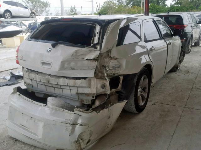 2D4FV47T88H112350 - 2008 DODGE MAGNUM WHITE photo 4