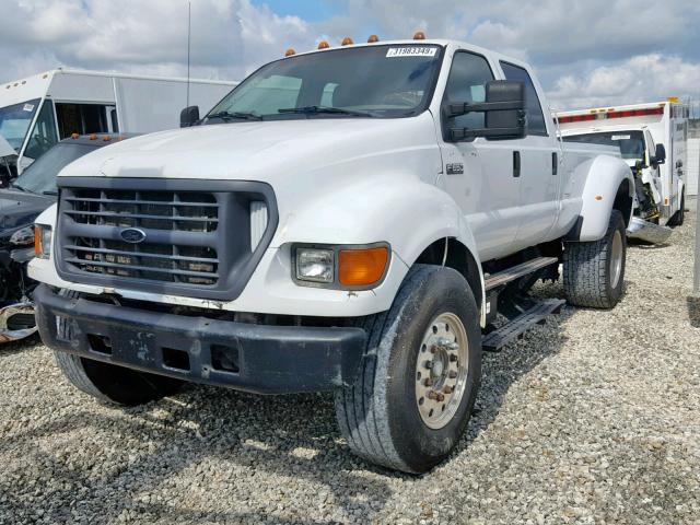 3FDNW6569YMA31529 - 2000 FORD F650 SUPER WHITE photo 2