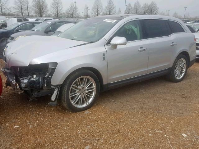 2LMHJ5ATXEBL57584 - 2014 LINCOLN MKT SILVER photo 2