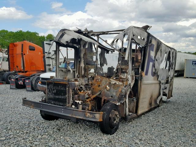 4UZAAPBW06CV95799 - 2006 FREIGHTLINER CHASSIS M WHITE photo 2