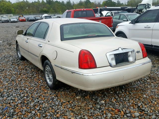 1LNHM83W7YY778312 - 2000 LINCOLN TOWN CAR C CREAM photo 3