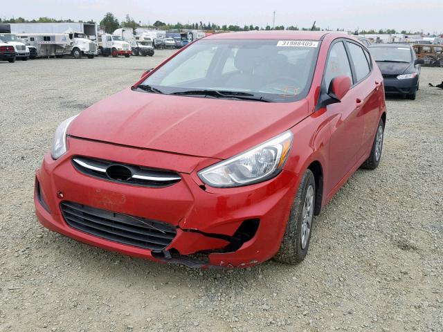 KMHCT5AE2HU316947 - 2017 HYUNDAI ACCENT SE RED photo 2