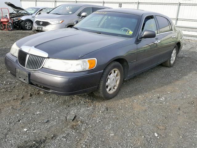 1LNHM82W02Y650518 - 2002 LINCOLN TOWN CAR S CHARCOAL photo 2