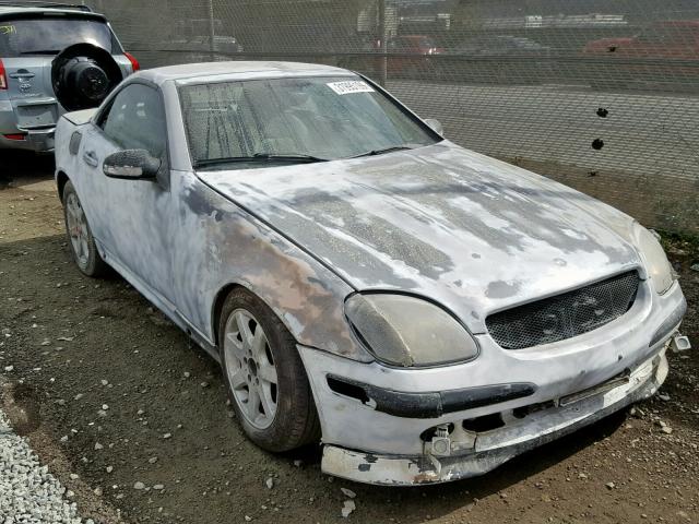 WDBKK65F01F199955 - 2001 MERCEDES-BENZ SLK 320 SILVER photo 1