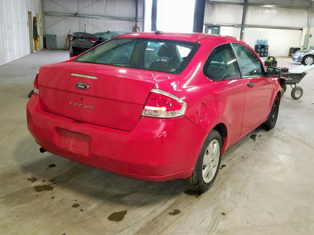 1FAHP32N08W138760 - 2008 FORD FOCUS S/SE RED photo 4